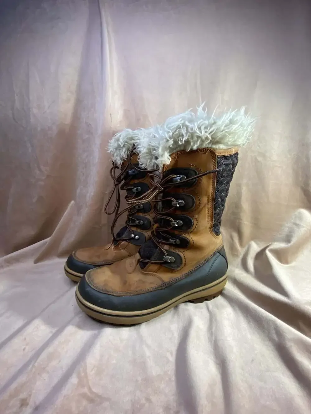 Helly Hansen womens Garibaldi Chestnut Faux-Fur Quilted Lace-Up Winter Boots